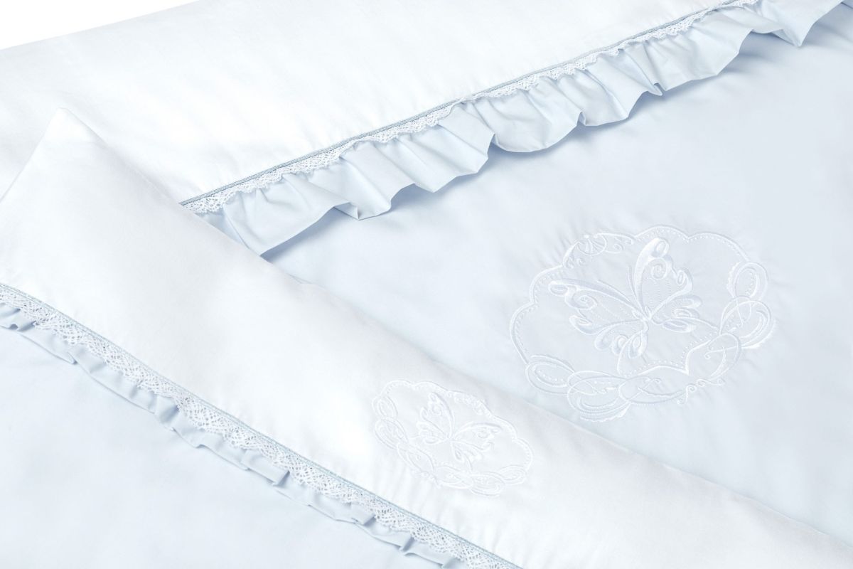 Tekstylia dziecięce - zbliżenie na detal. Fotografowanie produktów tego typu wymaga często zastosowania żelazka.