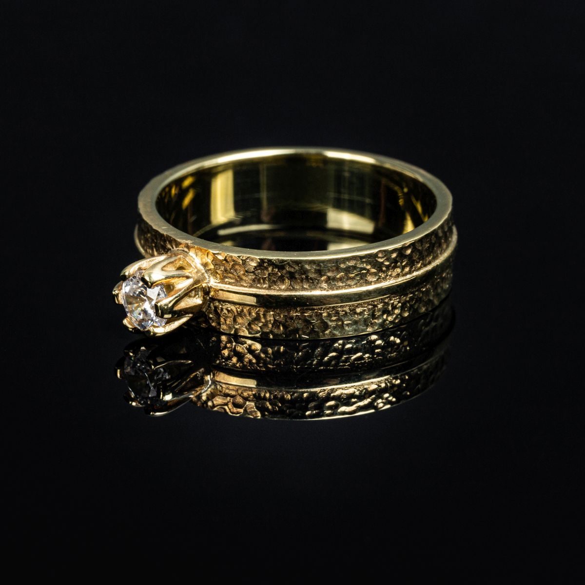 Fotografia produktowa - zdjęcie pierścionka.