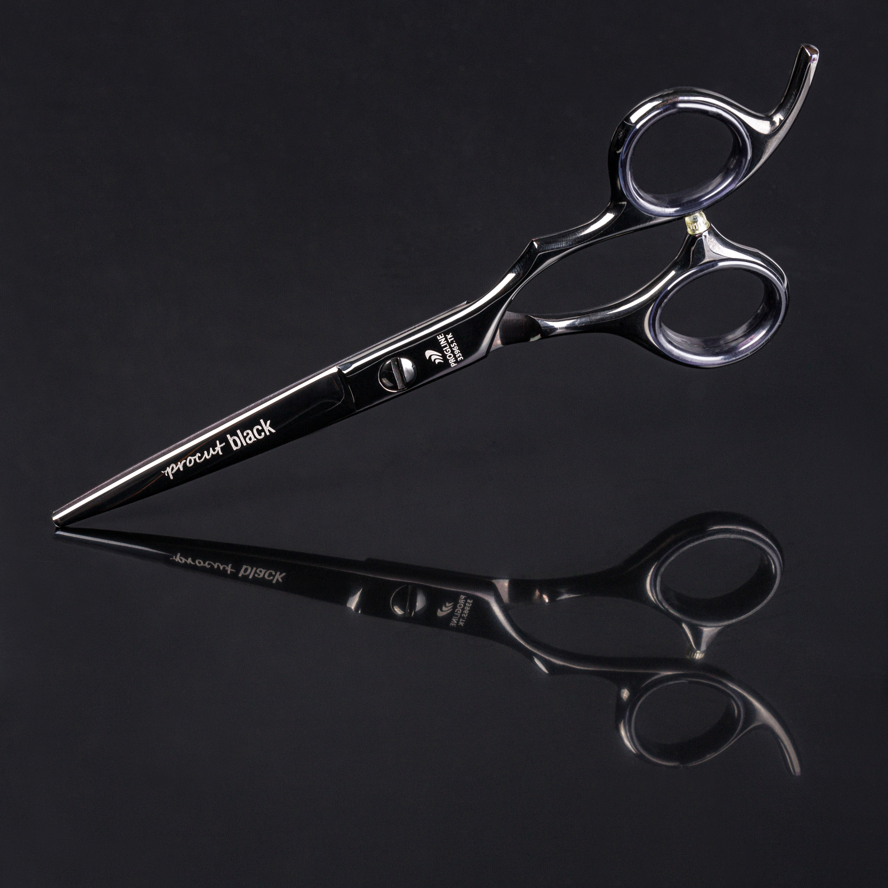 Packshot z odbiciem plus czarne tło.